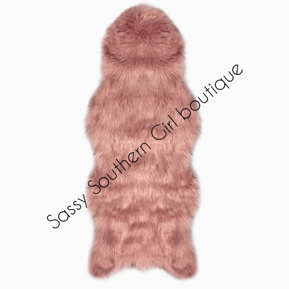 ⭐🆕Big Faux fur blush mauve pink rug - Picture 3 of 8
